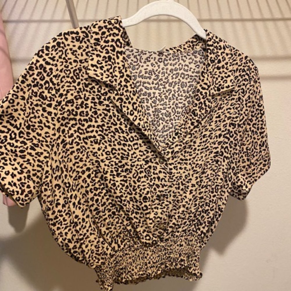 BP Cropped and Cinched Cheetah Short Sleeve Blouse